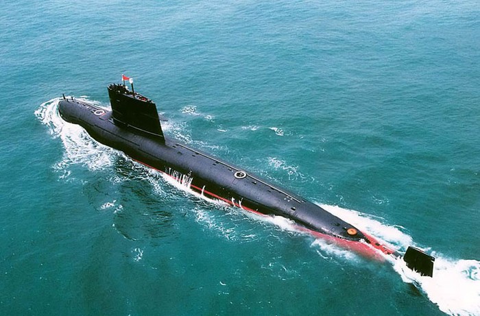 Ngoài ra, Hạm đội Đông Hải còn biên chế 3 tàu ngầm tấn công hiện đại Type 039G/G1 có khả năng bắn tên lửa chống tàu YJ-8.